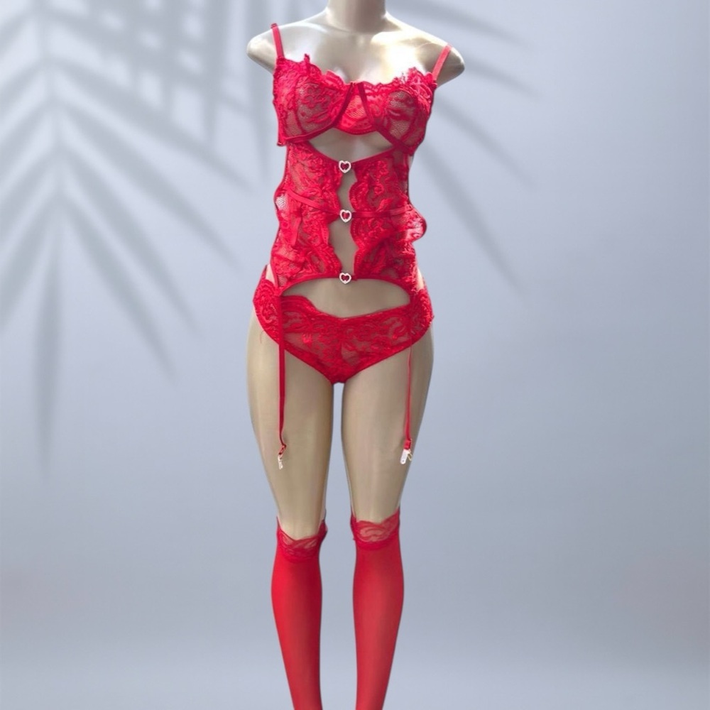 Red Lace Cutout Lingerie Set – Heart Detail Corset Style ✧ M - Picture 4 of 5